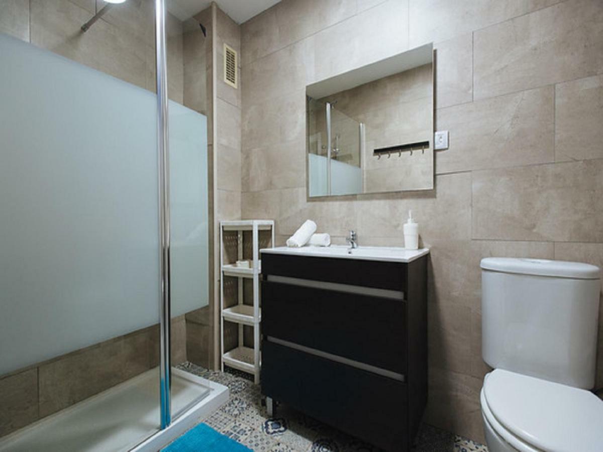 Divi Apartments Martinez Montanes Seville Room photo